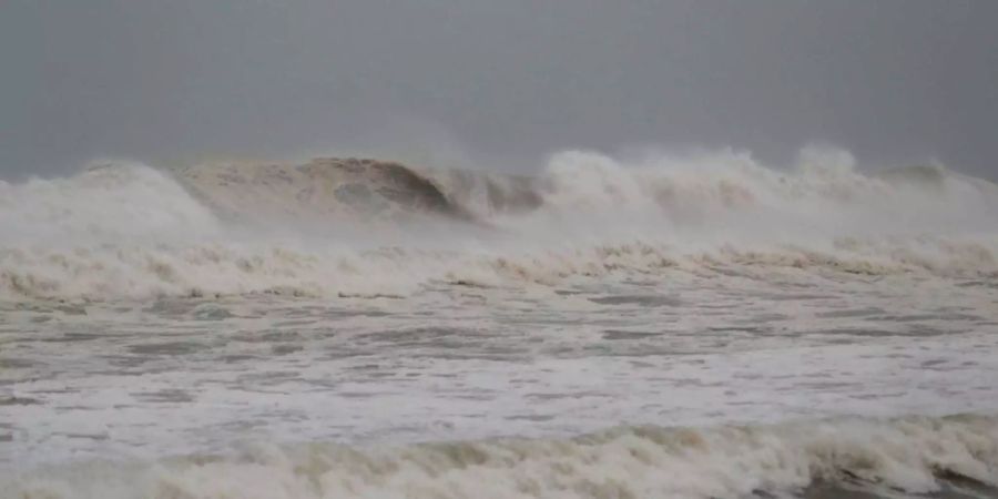 Die grossen Wellen vor dem Hurrikan «Michael» treffen auf die Küste von Panama City Beach ein.