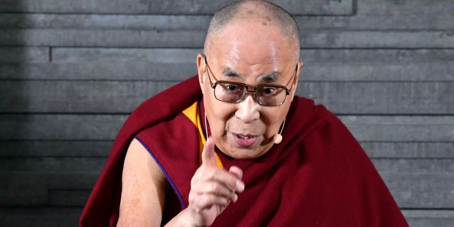 Der Dalai Lama spricht während einer Pressekonferenz in Malmö (SWE).