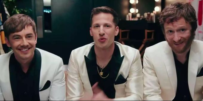 Owen Bouchard (Jorma Taccone), Conner Friel (Andy Samberg) und Lawrence Dunn (Akiva Schaffer) geben ein Interview vor ihrem grossen Auftritt. Owen Bouchard (Jorma Taccone), Conner Friel (Andy Samberg) und Lawrence Dunn (Akiva Schaffer) geben ein Interview vor ihrem grossen Auftritt.