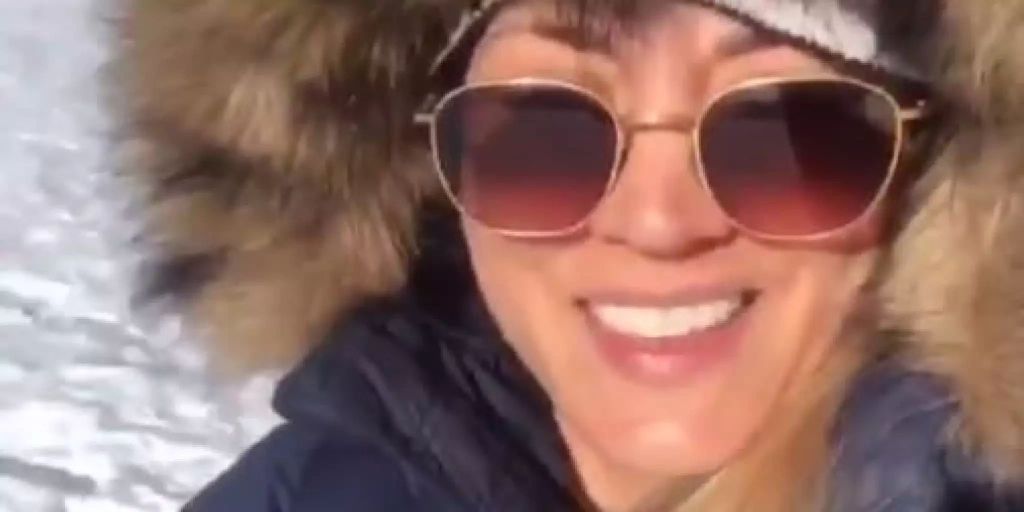 Kaley Cuoco vergisst in Zermatt den Schlitten
