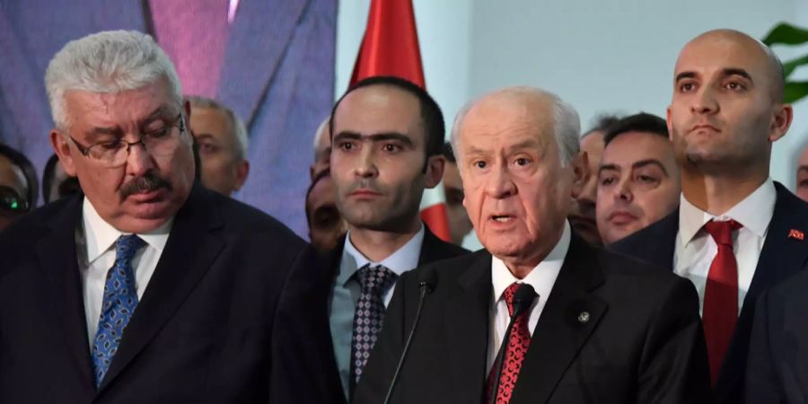 Parteichef der MHP Devlet Bahceli bei einer Pressekonferenz in Ankara.