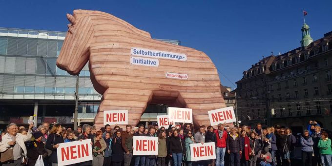 Allianz wehrt sich - Aktion gegen Selbstbestimmungs-Initiative in Bern