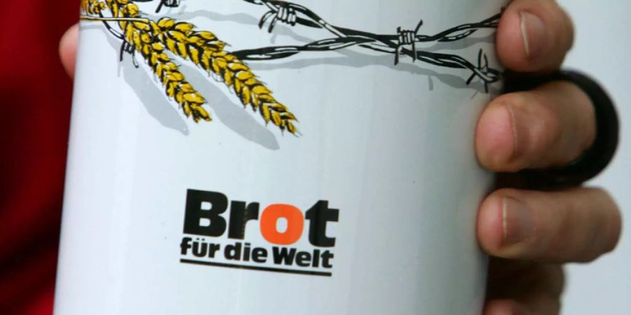Spendenaktion von «Brot für die Welt» mit einer Sammelbüchse.