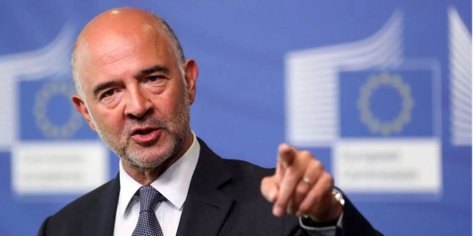 EU-Wirtschafts- und Finanzkommissar Pierre Moscovici bei einer Pressekonferenz zu Griechenland in Brüssel. EU-Wirtschafts- und Finanzkommissar Pierre Moscovici bei einer Pressekonferenz zu Griechenland in Brüssel.
