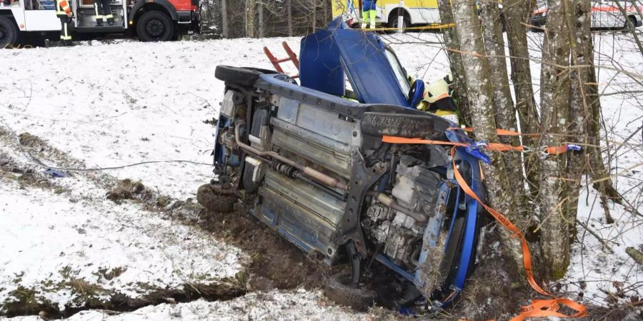 Am Samstagmorgen ist es in Wattwil SG zu einem Selbstunfall einer 20-jährigen Autofahrerin gekommen.