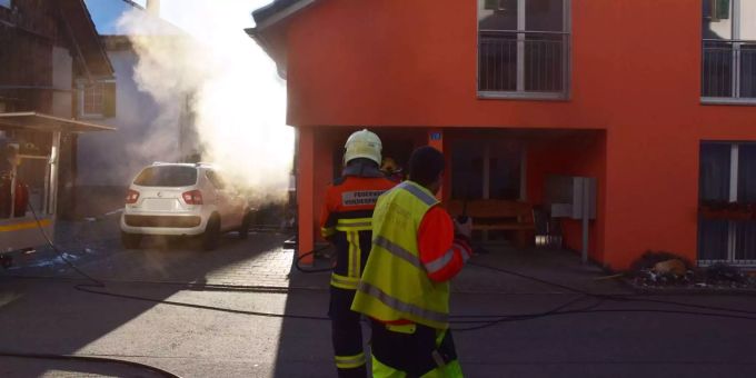 Viel Rauch, aber keine Verletzten! Der Brand Brand in einem Wohnheim im Prättigau ging nochmal gut aus. Viel Rauch, aber keine Verletzten! Der Brand Brand in einem Wohnheim im Prättigau ging nochmal gut aus.