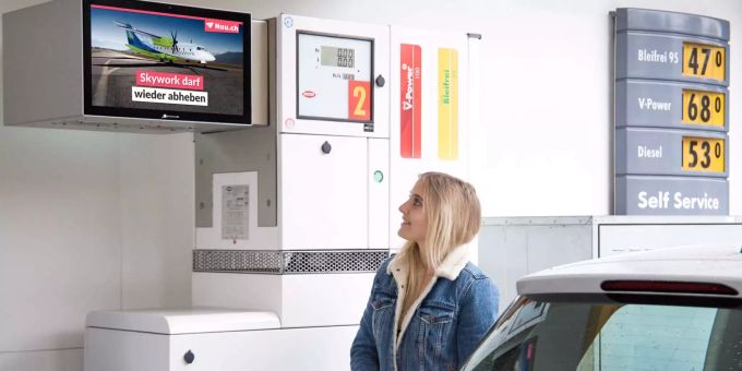 Nau ist nun auf Screens von weiteren 60 Tankstellen mitzuverfolgen. Nau ist nun auf Screens von weiteren 60 Tankstellen mitzuverfolgen.