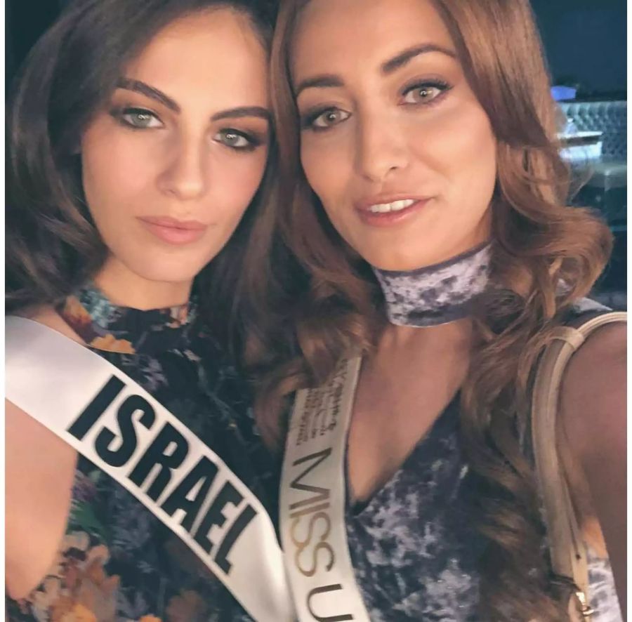 Miss Iraks (Sahra Idan, r), Weltfrieden-Foto: «Peace and Love»