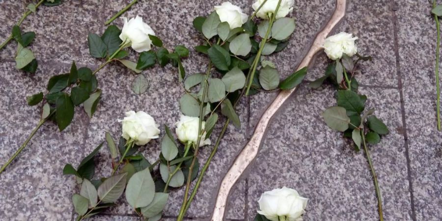 Der 17 Meter lange Riss im Boden auf dem Berliner Breitscheidplatz symbolisiert die Wunde, welche das Attentat bei vielen Menschen verursacht hat.