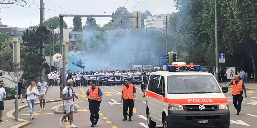 Über die Lorrainebrücke bis zum Stade de Suisse: Die Zürcher Fans haben es nicht mehr weit.