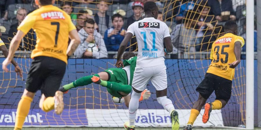 Sanogo (Nr. 35) trifft zum 1:0 für YB.