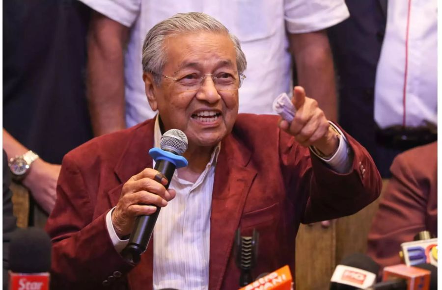 Mahathir Mohamad liess sich im Hauptquartier seines Bündnisses Pakatan Harapan feiern.