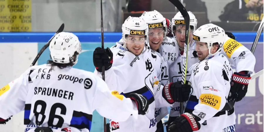 HC Fribourg-Gottéron dreht ein verrücktes Spiel nach einem Rückstand von 1:3 in einen 4:3-Sieg.