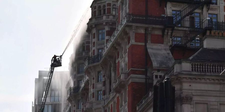 Der Brand konnte schnell gelöscht werden, teilte die London Fire Brigade am Mittwochabend mit.