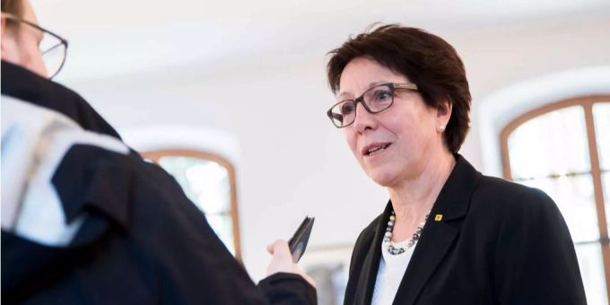 Barbara Bär hatte ihre Kandidatur zuvor zurückgezogen. Barbara Bär hatte ihre Kandidatur zuvor zurückgezogen.