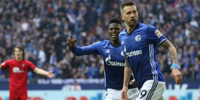 Breel Embolo (links) jubelt mit dem Torschützen zum 2:0, Guido Burgstaller. Breel Embolo (links) jubelt mit dem Torschützen zum 2:0, Guido Burgstaller.