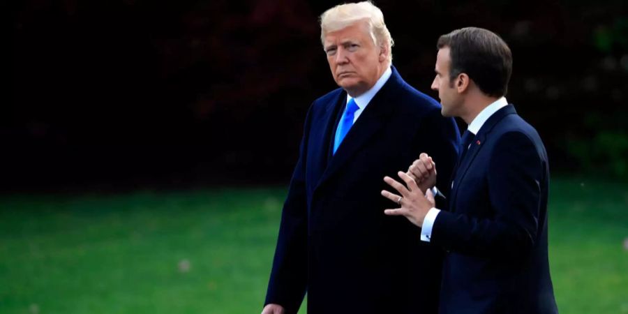 Trump und Macron im Gespräch.