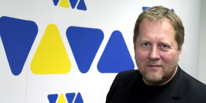 Dieter Gorny, ehemaliger Vorstandsvorsitzender der Viva Media AG, steht vor dem Logo. Musiksender Viva wird an Silvester abgeschaltet