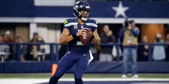 Russell Wilson kann sich mit Seattle noch immer für die Playoffs qualifizieren. Russell Wilson kann sich mit Seattle noch immer für die Playoffs qualifizieren.