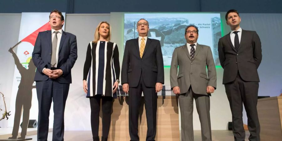 Alles harmonisch bei der SVP? Gabriel Lüchinger (ganz rechts) wechselt vom Parteisekretariat Albert Röstis (ganz links) zum Stab von Bundesrat Guy Parmelin (Mitte).