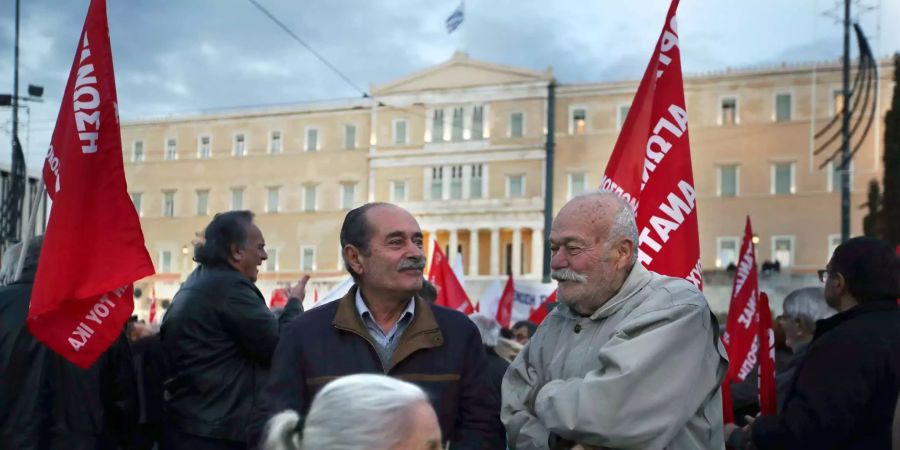 Rentner demonstrieren in Athen.