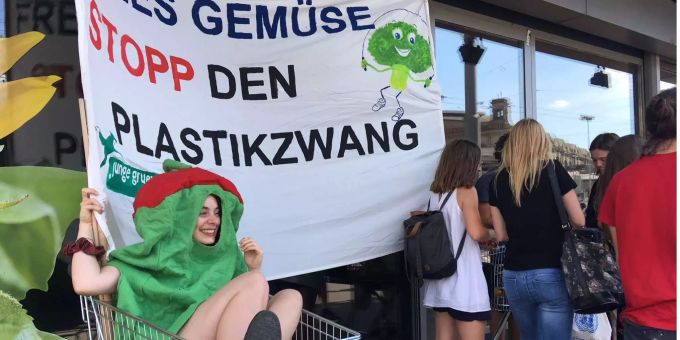 Plastik Attack - Junge Grüne fordern Umdenken bei Plastikverschmutzung