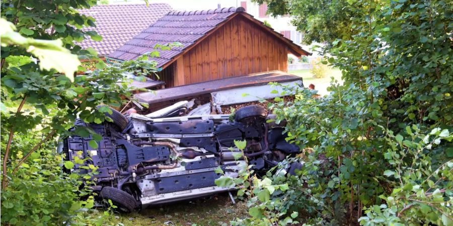 Der Unfall sei auf einen «Geschwindigkeitsexzess verbunden mit Alkoholeinfluss» zurückzuführen.