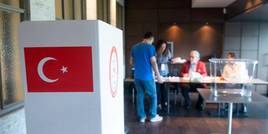 Ein Berliner Wahllokal zur Türkei-Wahl.