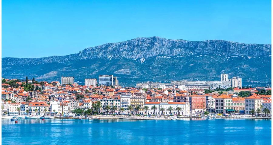 Ab nächstem Jahr kostet die Nacht in der Hochsaison in Kroatien mehr als bislang (im Bild: Split), Pixabay.