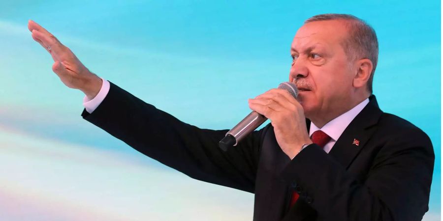 Recep Tayyip Erdogan, Staatspräsident der Türkei, hält beim Kongress seiner Partei (AKP) eine Rede.