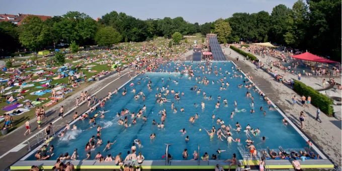 Stadt - Baden eröffnet Saison im Terrassenbad Baden im Mai 2022 Stadt - Baden eröffnet Saison im Terrassenbad Baden im Mai 2022