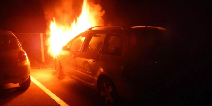 Autobahn A1 - Auto brennt bei Derendingen SO vollständig aus
