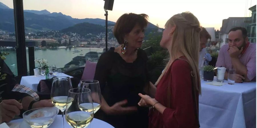 Bundesrätin Doris Leuthard mit Nau-Reporterin Alexandra Aregger im Hotel Montana.