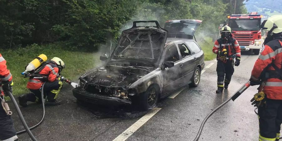 Ausgebrannter Personenwagen - Kapo Graubünden