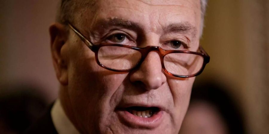 Charles Schumer findet, Trump habe sich auf die Seite Russlands gestellt.