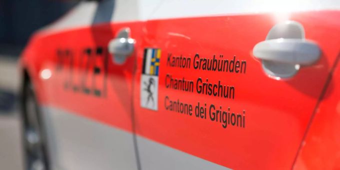 Ein Polizeiauto der Kapo Graubünden. Kapo Graubünden Pontresina GR