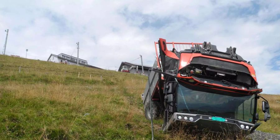 Auf Rigi-Kulm SZ hat sich ein landwirtschaftliches Fahrzeug überschlagen. Der 56-jährige Fahrer stirbt.