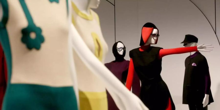 Pierre Cardin traf mit seiner avantgardistische Mode den Zeitgeist 1960er- und 1970er-Jahre. Foto: Roland Weihrauch