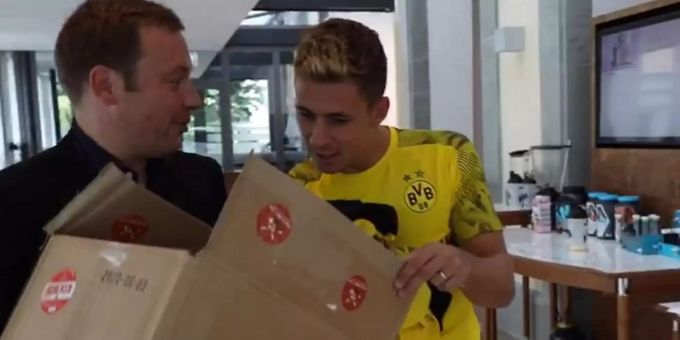 Irritierte Stars - SVP-Reimann deckt BVB-Bürki & Co. mit Snus ein