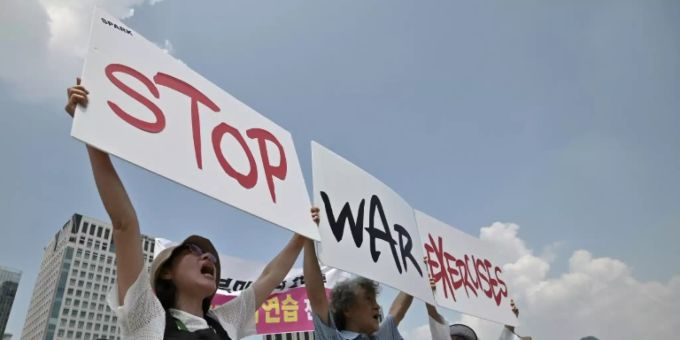 Proteste gegen das Manöver nahe der US-Botschaft in Seoul. (Archivbild) Südkorea USA militär
