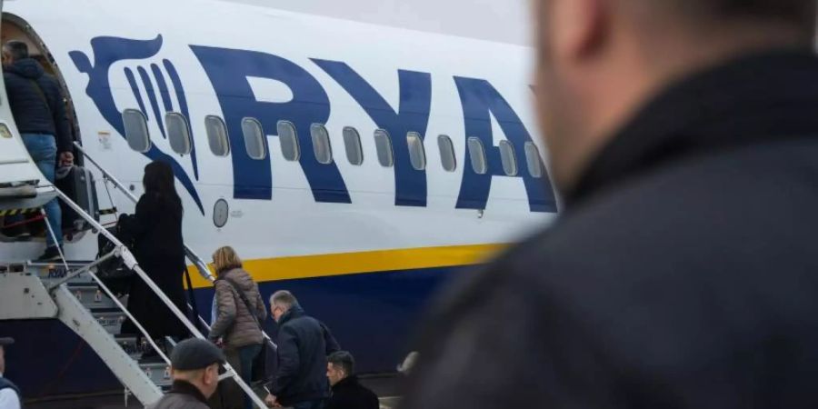 Im konkreten Fall hatte ein Mann geklagt, dessen Ryanair-Flug etwa vier Stunden Verspätung hatte. Die Startbahn war wegen ausgelaufenen Treibstoffs geschlossen worden. Foto: Andreas Arnold/Symbolbild