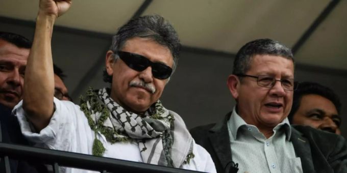 Ex-Farc-Anführer Jesús Santrich (l.) Ex-Farc-Anführer Jesús Santrich (l.)