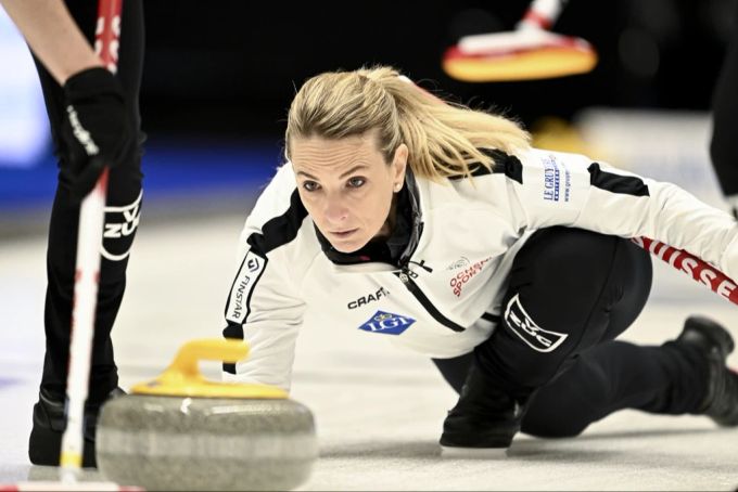 Die Schweizerinnen jagen in Kanada auch den Olympia-Fixplatz. Silvana Tirinzoni Curling Olympia