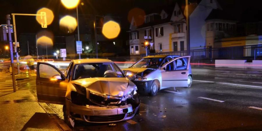 Beim Linksabbiegen nicht aufgepasst hat eine Automobilistin in Münchenstein.