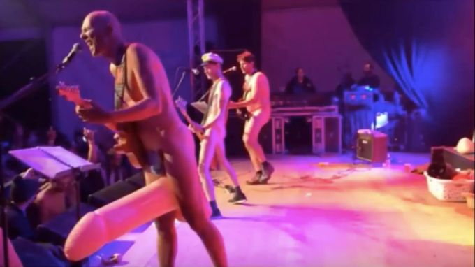 So trat Roland Lutz (vorne) 2014 am Rheinwald-Festival im Bündnerland auf. lutz penis