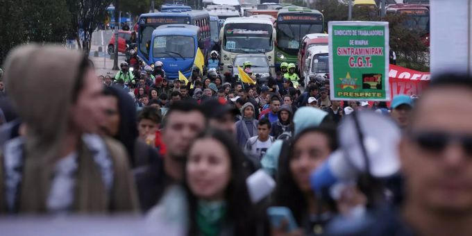 Gegen Regierung - Tausende Kolumbianer gehen auf die Strassen