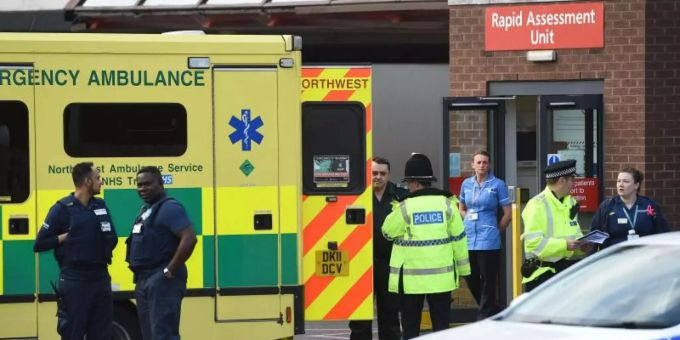 Ein Krankenwagen im Mai 2017 in Machester. 22 Menschen hatten damals bei einem islamistischen Anschlag am Rande eines Konzerts ihr Leben verloren. Manchester