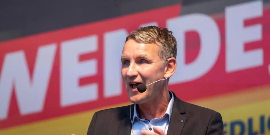 Björn Höcke, AfD-Spitzenkandidat für die Landtagswahl in Thüringen und Wortführer des rechtsnationalen AfD-Flügels, spricht in Bad Langensalza. Foto: Michael Reichel/dpa