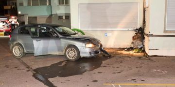 Alleinunfall mit Hausmauer