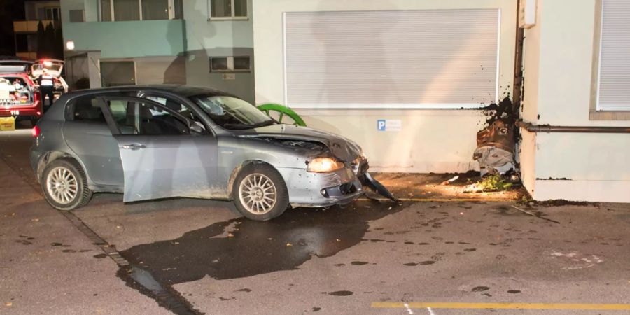 Alleinunfall mit Hausmauer